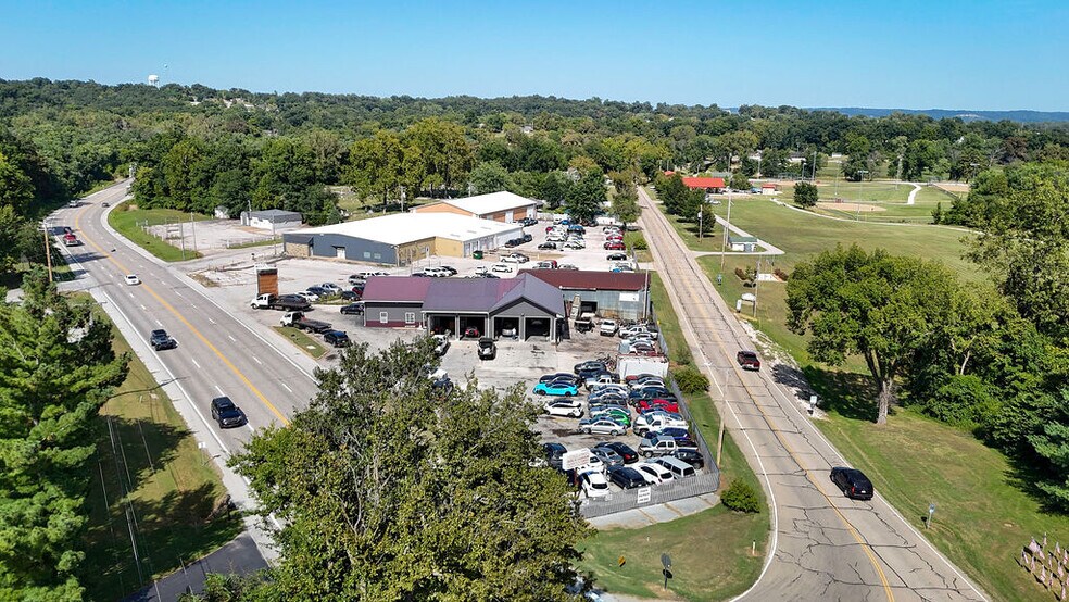 More Photos Of 888 Commercial Blvd, Herculaneum Warehouse For Sale