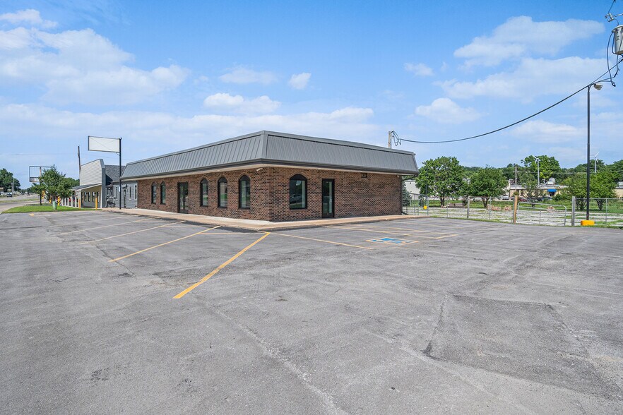 More Photos Of 3525 N 90th St, Omaha Freestanding For Sale