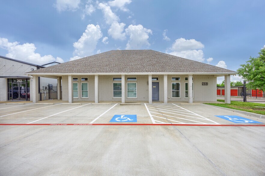 More Photos Of 259 Ranch Trl, Rockwall Office For Lease