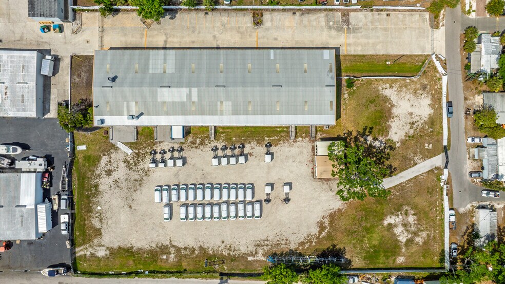More Photos Of 4414 28th St, Bradenton Warehouse For Lease