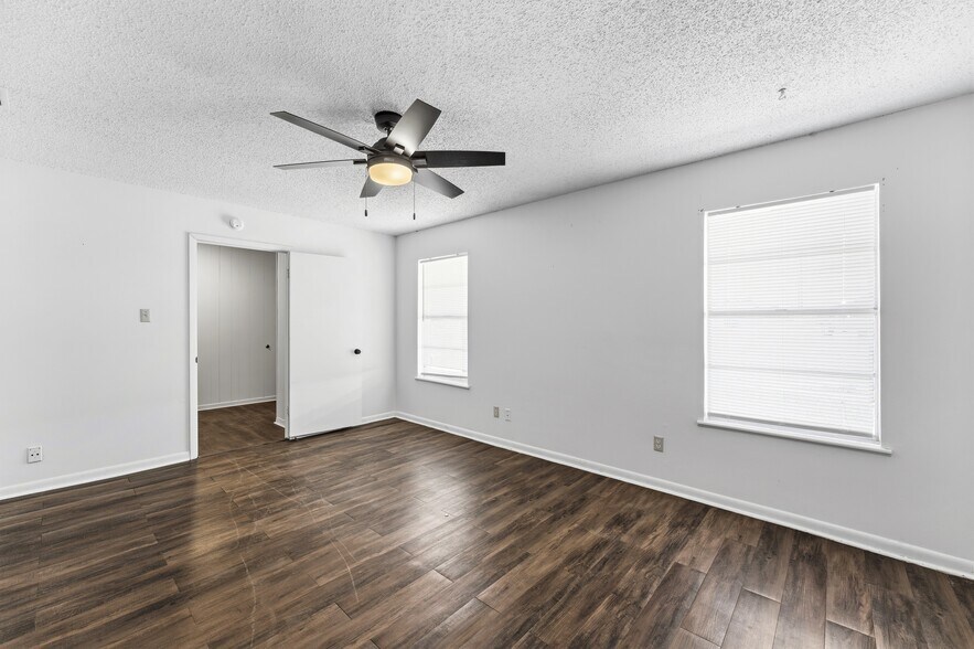 More Photos Of 19470 US Highway 69 N, Lindale Flex For Lease