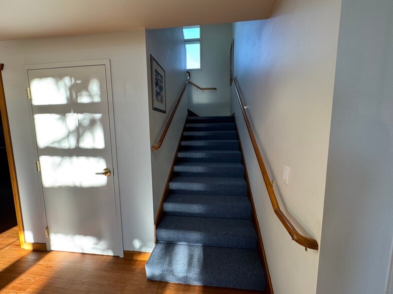 More Photos Of 301 W Blackburn Rd, Mount Vernon Office For Lease