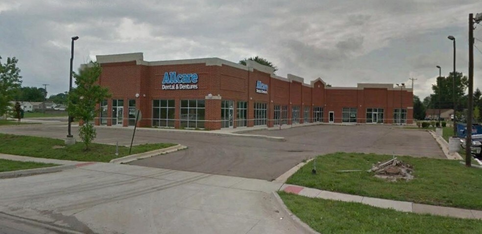 More Photos Of 32901-32931 Gratiot Ave, Roseville Freestanding For Lease