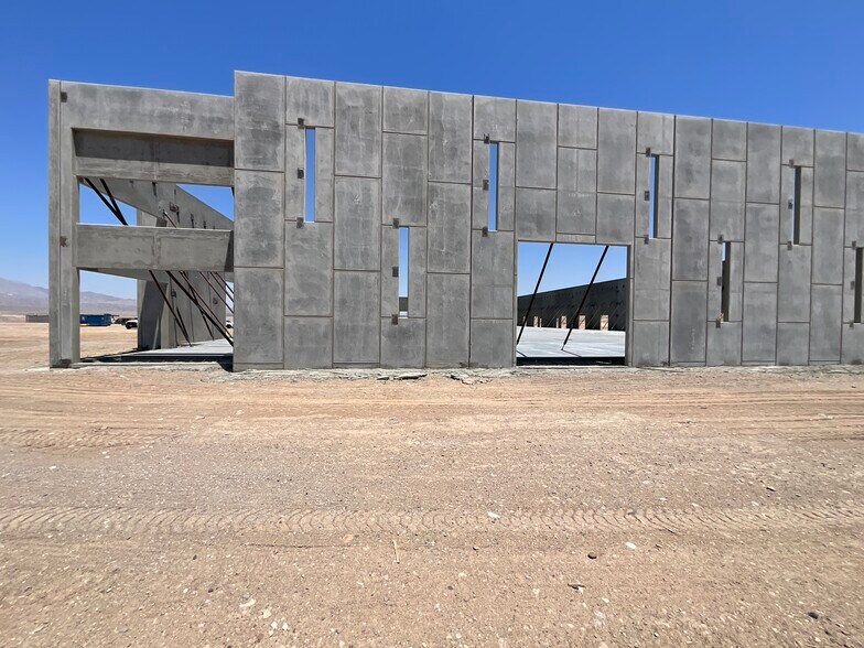 More Photos Of Laughlin Ranch Blvd, Bullhead City Warehouse For Lease