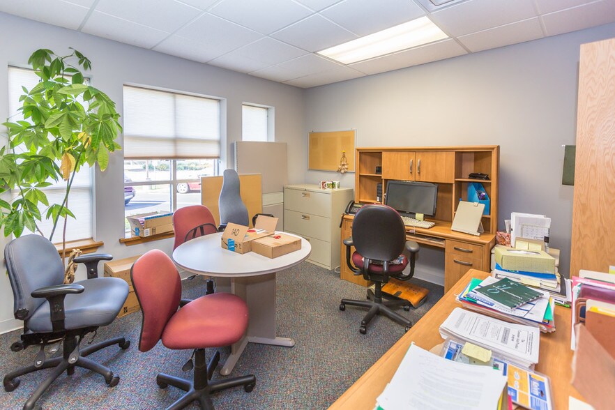 More Photos Of 100 Sylvan Pky, Amherst Medical For Lease