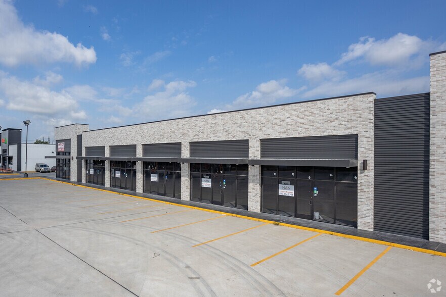 More Photos Of 7241 Lawndale St, Houston Storefront For Lease