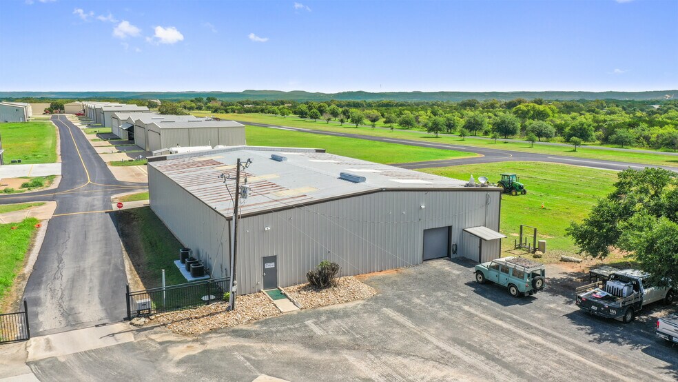 More Photos Of 101 Piper Ln, Spicewood Flex For Lease