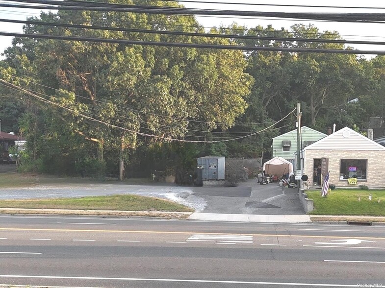 More Photos Of 950 W Jericho Tpke, Smithtown Storefront Retail Office For Sale