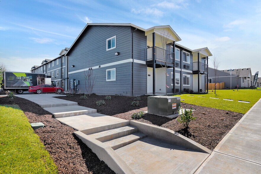 More Photos Of 354 S 8th St, Carlton Multifamily For Sale