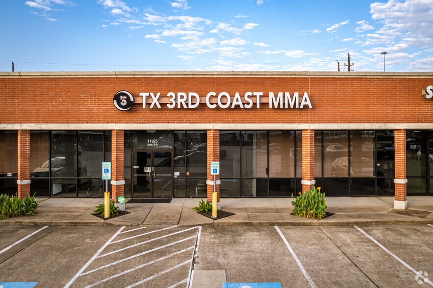 More Photos Of 11925 Southwest Fwy, Stafford Unknown For Lease