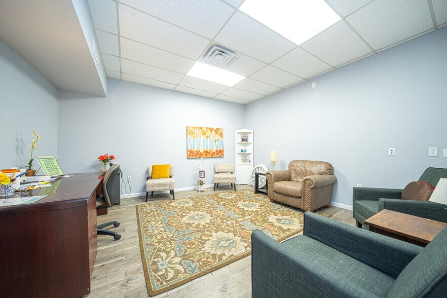 More Photos Of 1015 McCann Rd, Longview Office For Sale