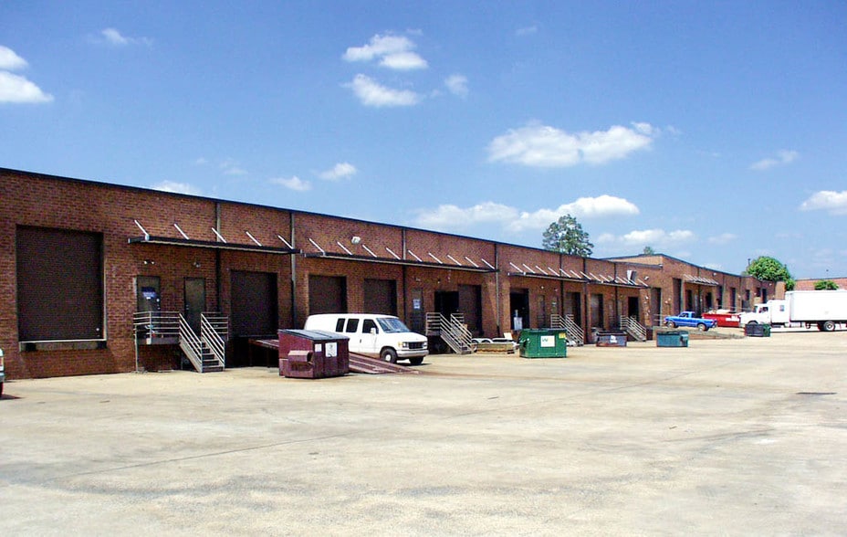 More Photos Of 869 Pickens Industrial Dr, Marietta Distribution For Lease
