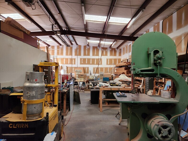 More Photos Of 1111 Willowbrook Dr, Greensboro Light Manufacturing For Sale