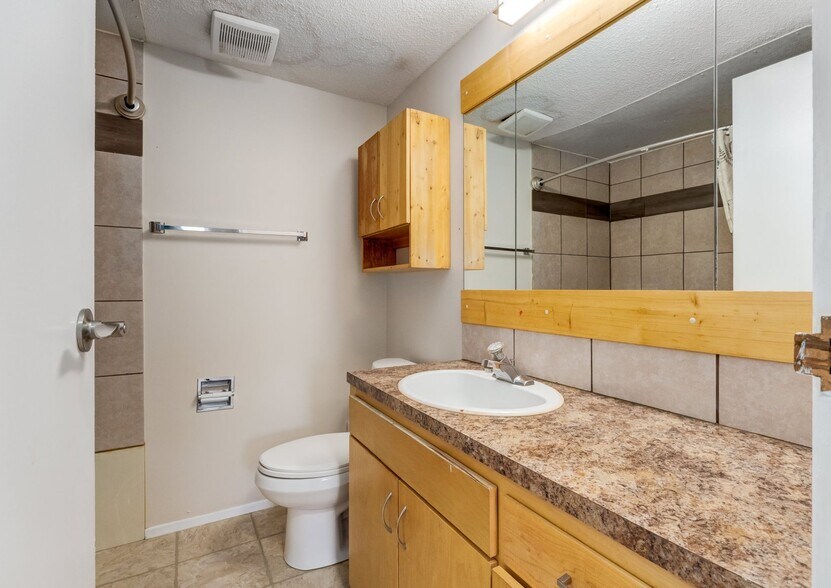 More Photos Of 120 29 Ave, Calgary Apartments For Sale