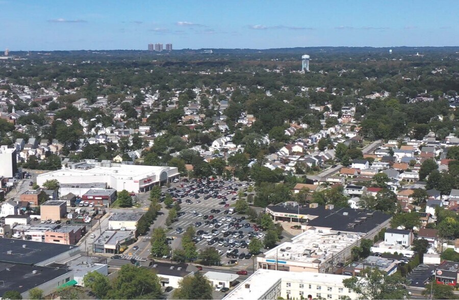 Primary Photo Of 201-231 W Merrick Rd, Valley Stream Unknown For Lease