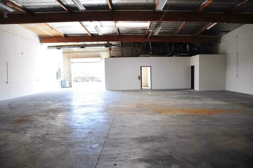 More Photos Of 2801-2807 Burton Ave, Burbank Flex For Lease