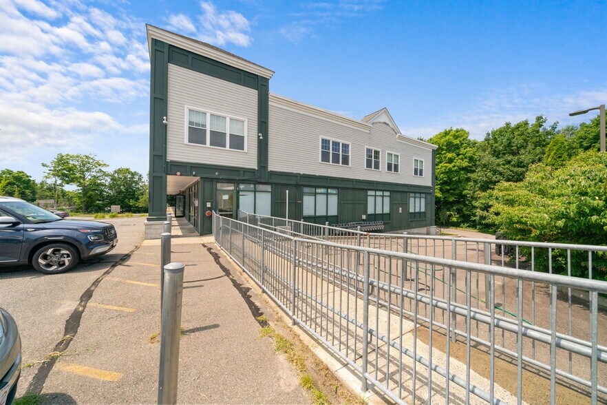 More Photos Of 140 N Franklin St, Holbrook Office For Sale