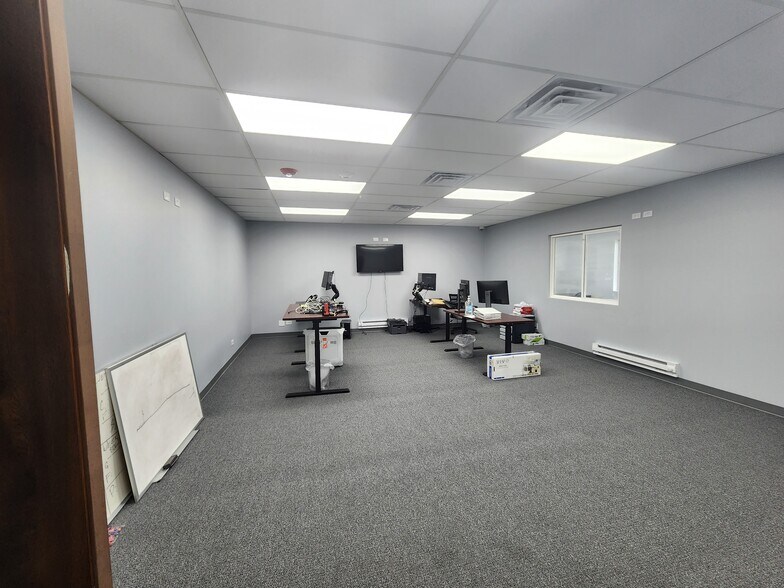 More Photos Of 1280-1330 Powis Rd, West Chicago Truck Terminal For Sale