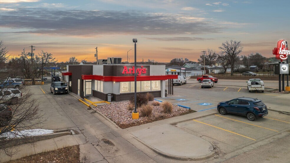 Primary Photo Of 440 W 3rd St, Chadron Fast Food For Sale