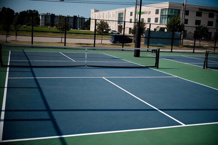 More Photos Of 2795 E 91st St, Tulsa Sports And Entertainment For Sale