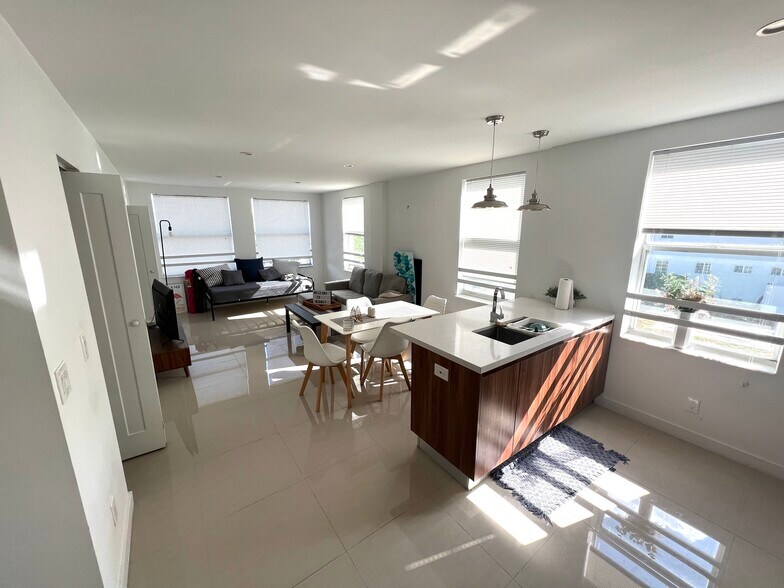 More Photos Of 924 Marseille Dr, Miami Beach Apartments For Sale