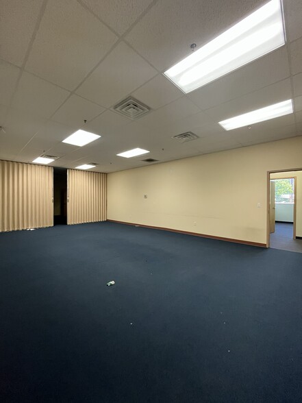 More Photos Of 25 Fox St, New Haven Warehouse For Lease