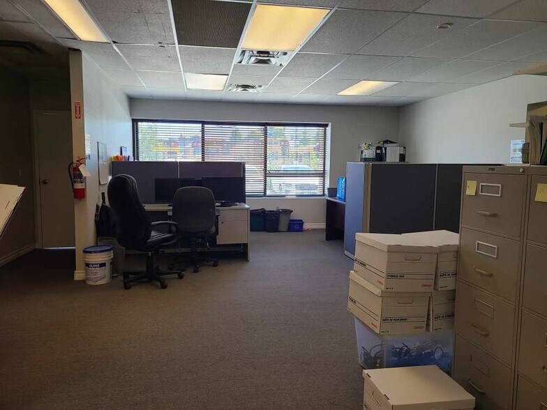 More Photos Of 71 Mearns Crt, Clarington Showroom For Lease