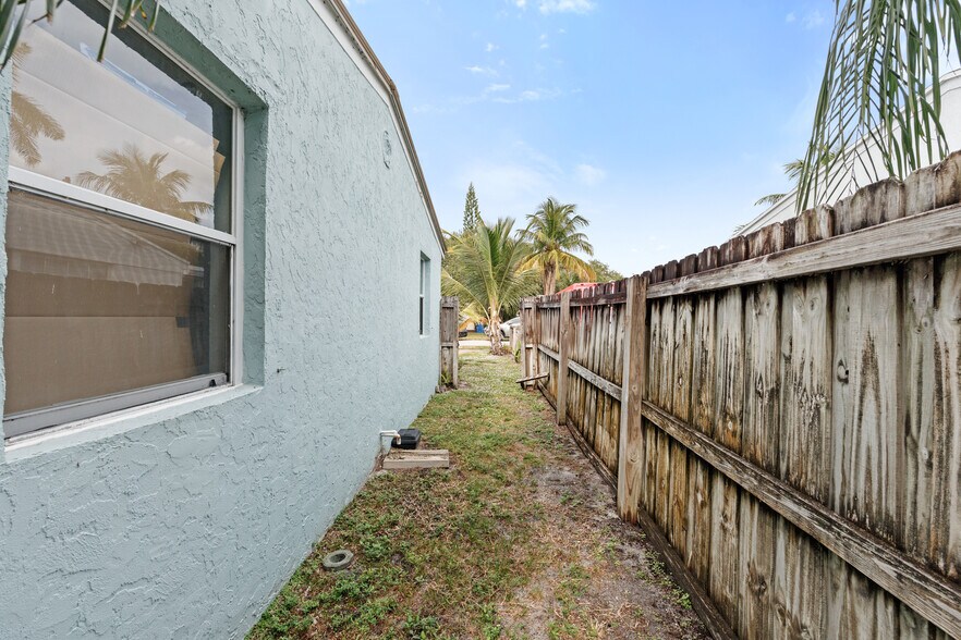 More Photos Of 112 Milton St, Lantana Apartments For Sale