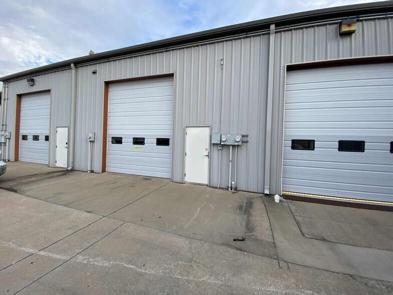 More Photos Of 380 E State Highway CC, Nixa Warehouse For Lease