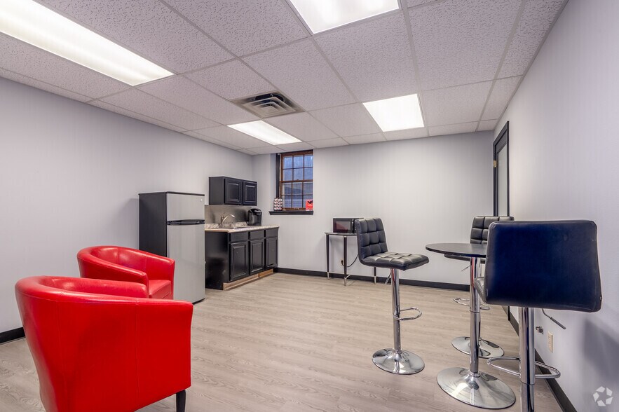 More Photos Of 10144 N Port Washington Rd, Mequon Office For Lease