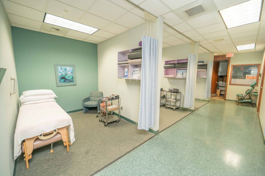 More Photos Of 100 S Santa Fe St, Visalia Medical For Sale