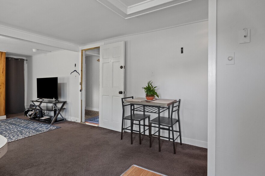 More Photos Of 100 W Maple Ave, Langhorne Restaurant For Sale