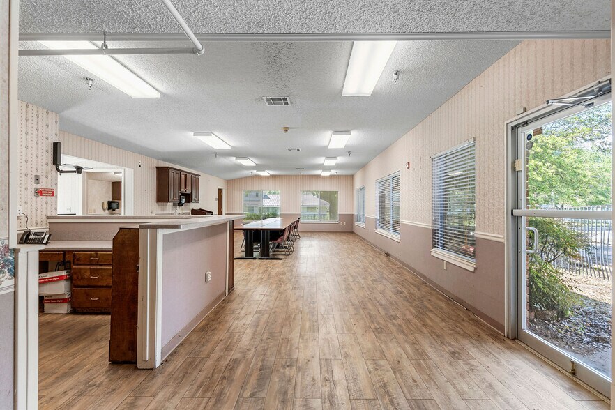 More Photos Of 510 E Bonham St, Jefferson Medical For Sale