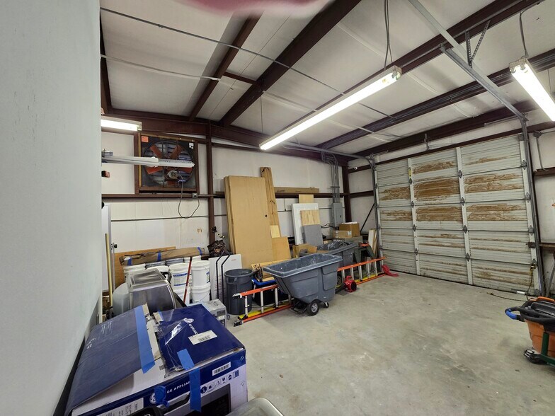 More Photos Of 404 Newport Blvd, League City Office For Lease