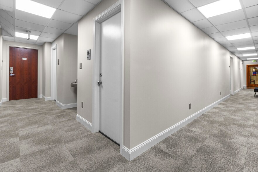 More Photos Of 1717 E 116th St, Carmel Office For Lease