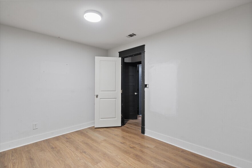 More Photos Of 10203 Old Manchaca Rd, Austin Flex For Lease