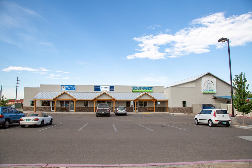 More Photos Of 10141 Coors Blvd NW, Albuquerque Veterinarian Kennel For Lease