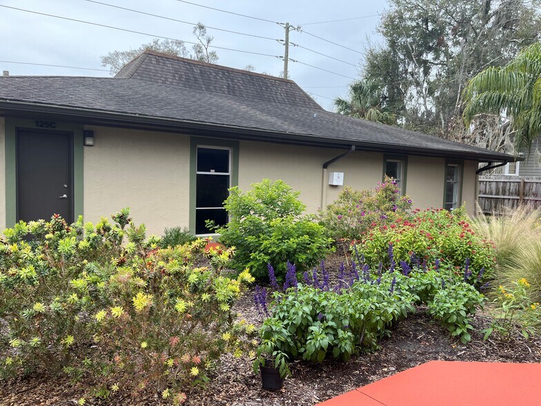 More Photos Of 119 W Plymouth Ave, Deland Unknown For Lease