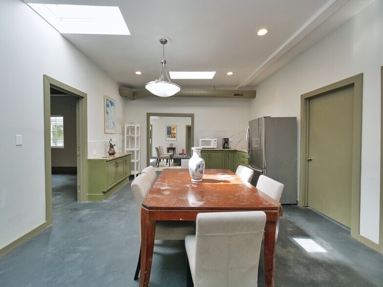 More Photos Of 9614-9616 MacArthur Blvd, Oakland Religious Facility For Lease