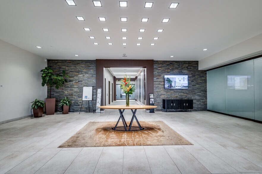 More Photos Of 1301 Solana Blvd, Westlake Unknown For Lease