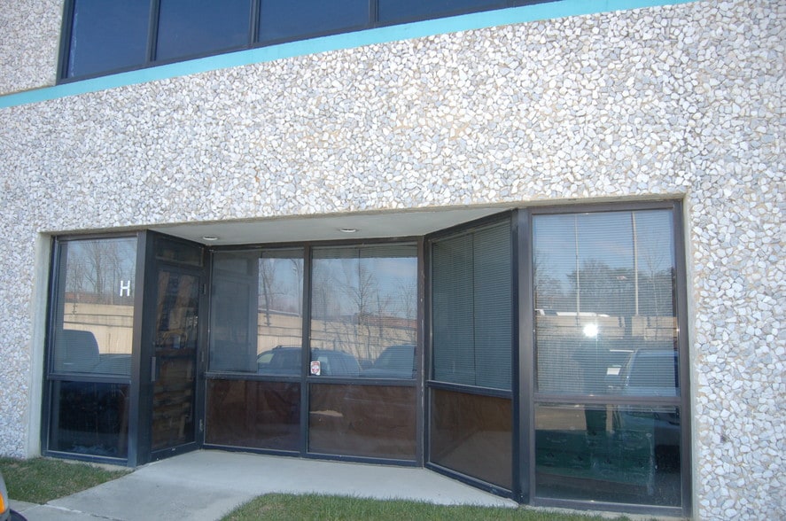 More Photos Of 8390 Terminal Rd, Lorton Flex For Sale