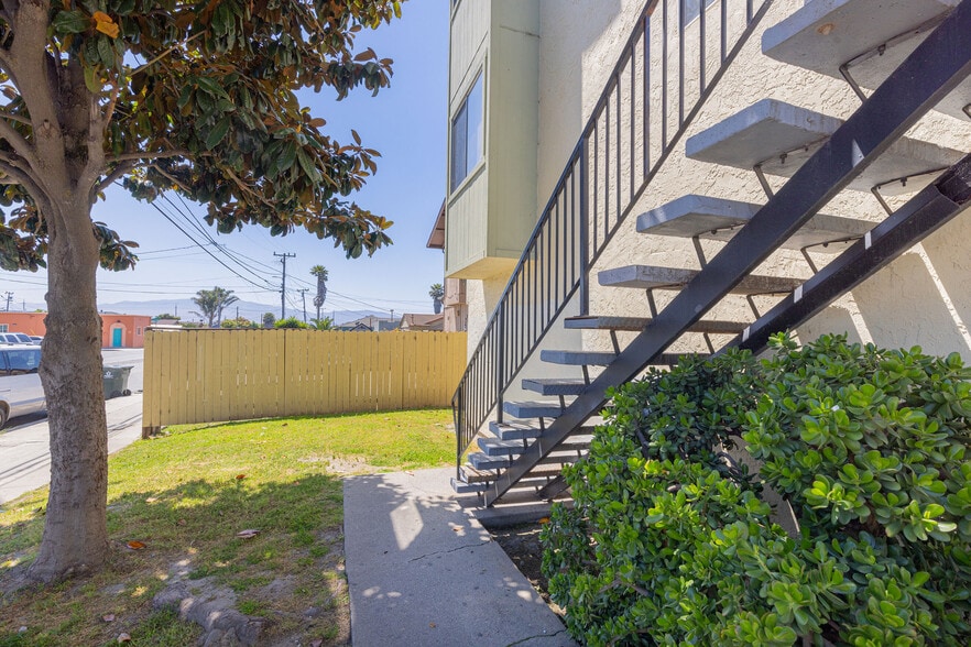 More Photos Of 75 N Hebbron Ave, Salinas Apartments For Sale