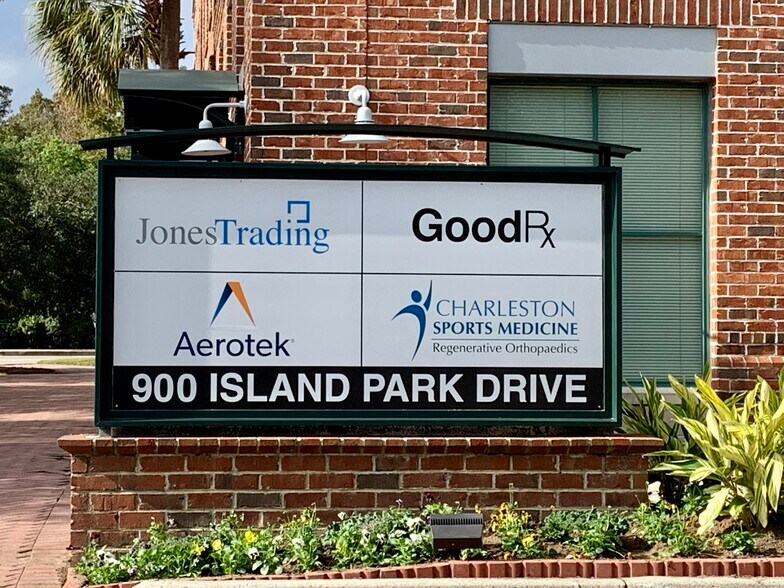 More Photos Of 900 Island Park Dr, Charleston Office For Lease