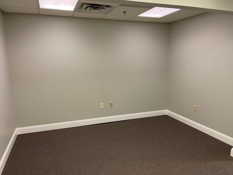More Photos Of 201-209 W Pike St, Clarksburg Office Residential For Lease