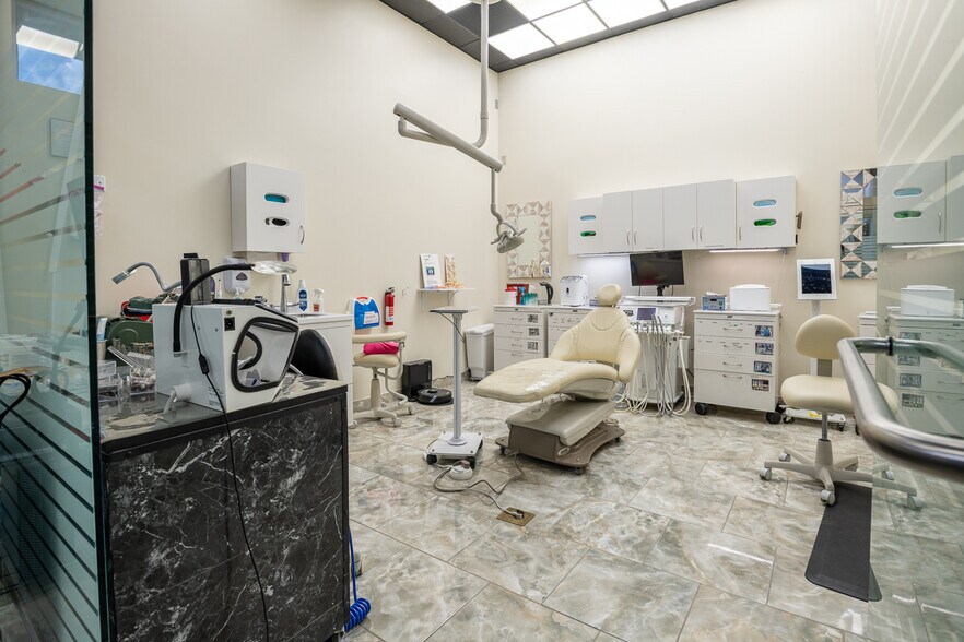 More Photos Of 302 S Lewis Ave, Tulsa Medical For Lease