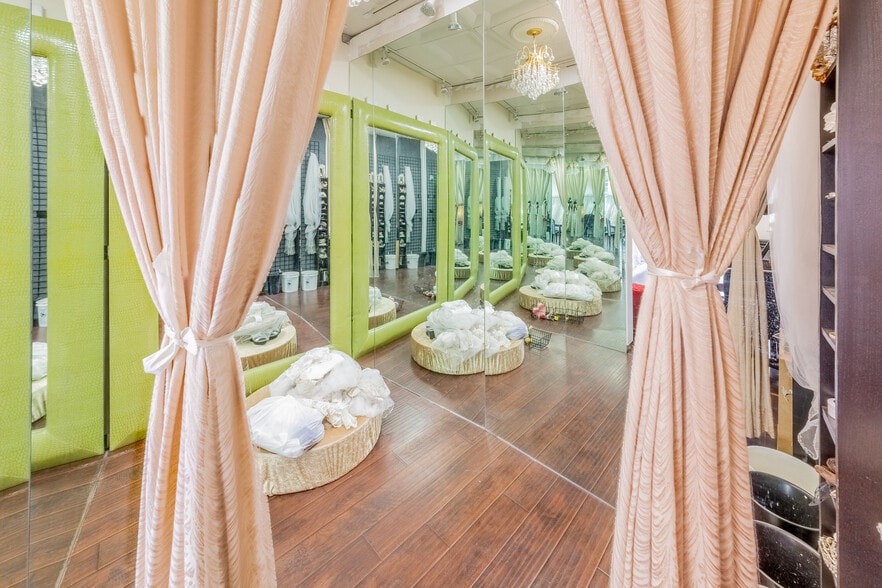 More Photos Of 119-123 S Western Ave, Los Angeles Storefront Retail Office For Lease