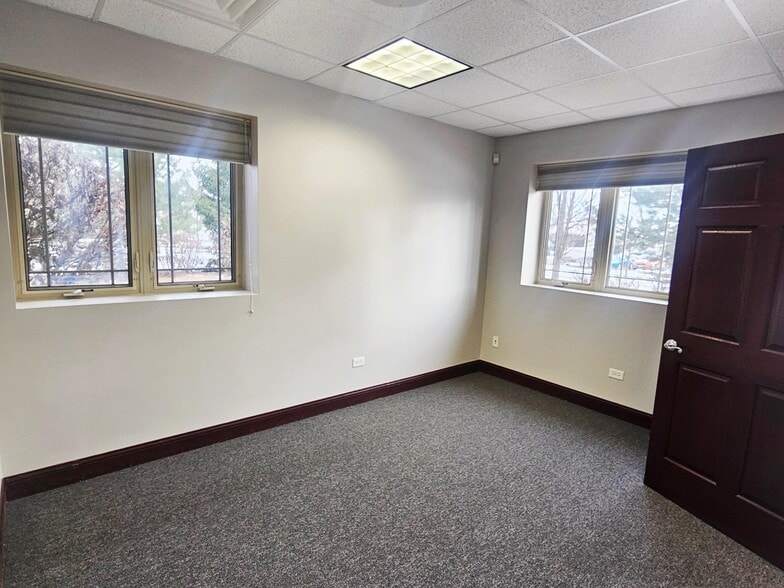 More Photos Of 11223 Distinctive Dr, Orland Park Medical For Lease