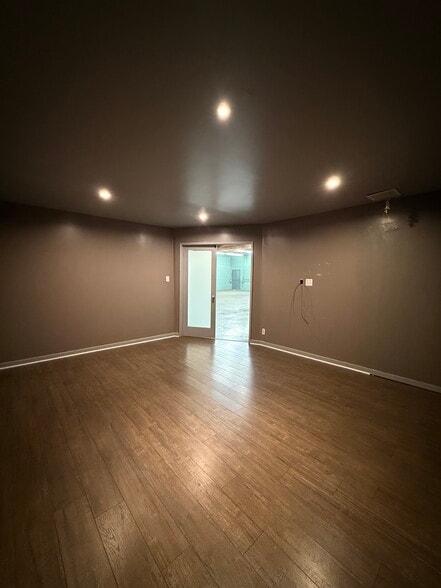 More Photos Of 13822-13826 Prairie Ave, Hawthorne Warehouse For Lease