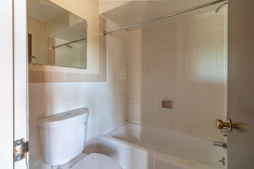 More Photos Of 196 US Route 1, Bucksport Hotel For Sale