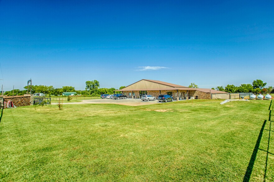 More Photos Of 39812 Hazel Dell Rd, Shawnee Veterinarian Kennel For Sale